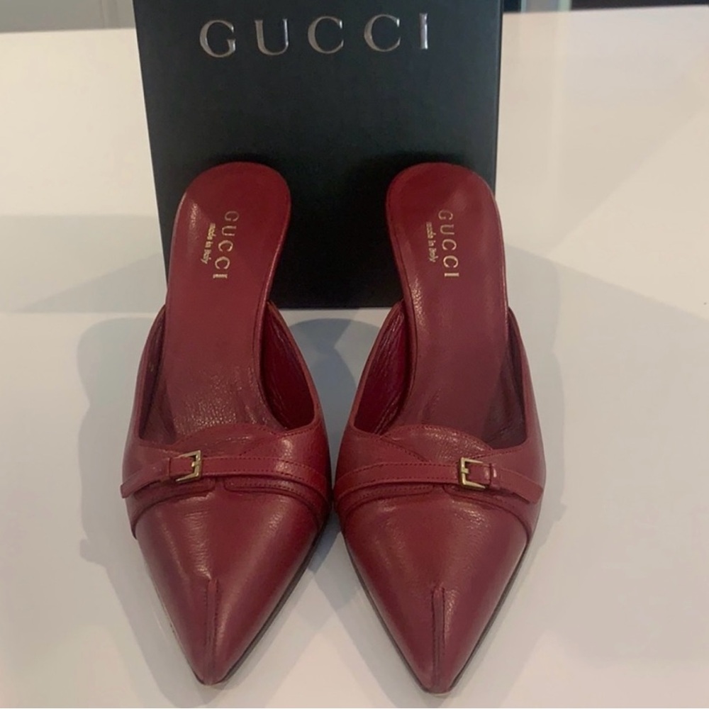 Authentic Gucci vintage cherry pumps
